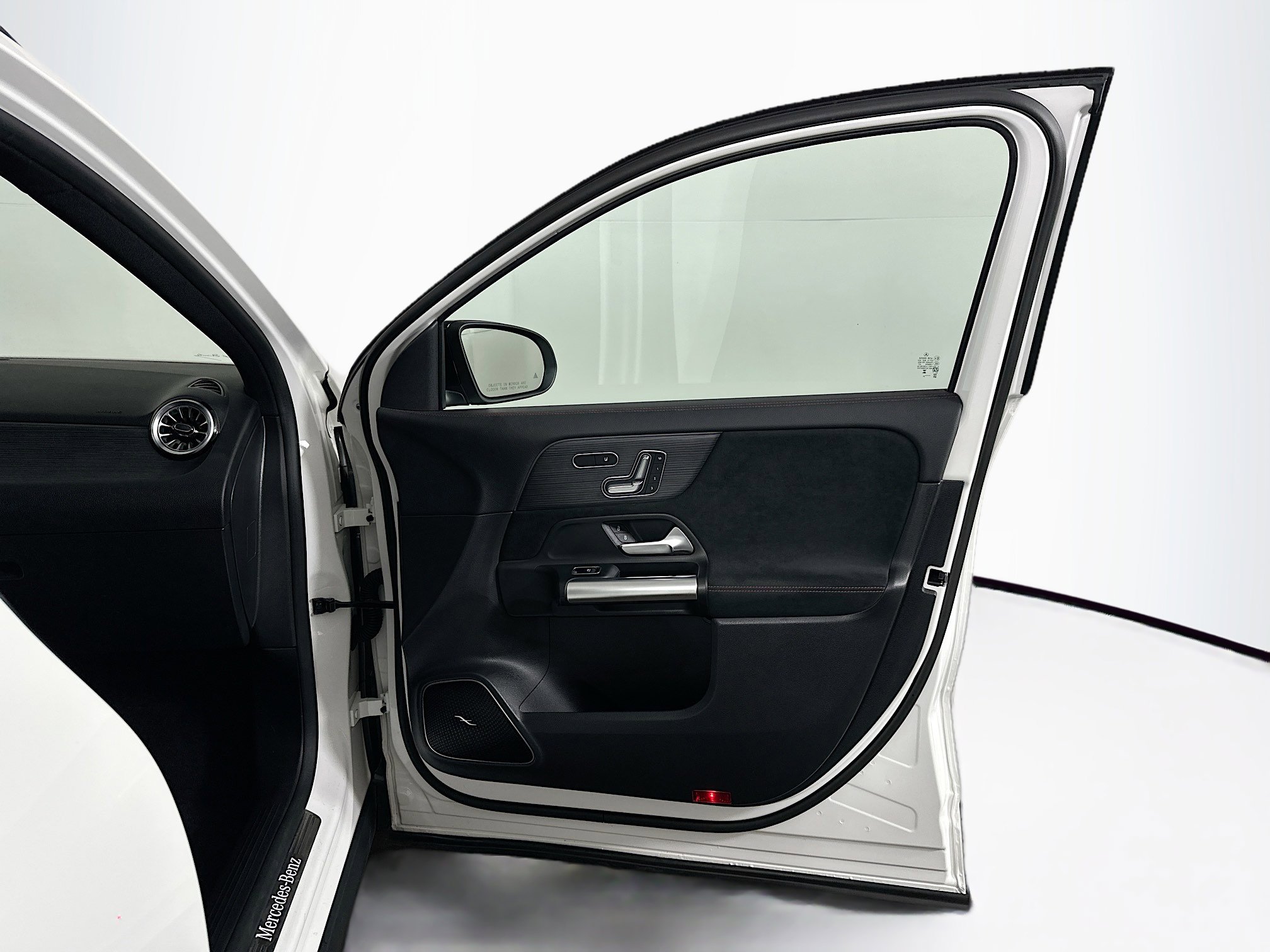 Used 2024 Mercedes-Benz GLA 250 4MATIC image 33