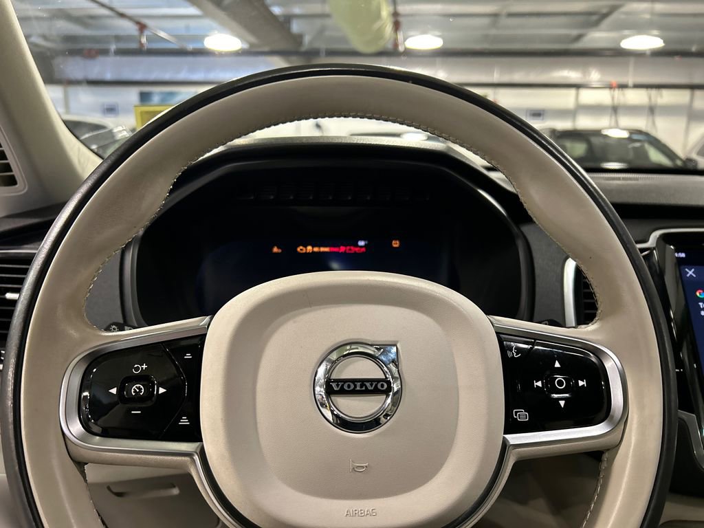 Used 2023 Volvo XC90 B6 Plus image 12