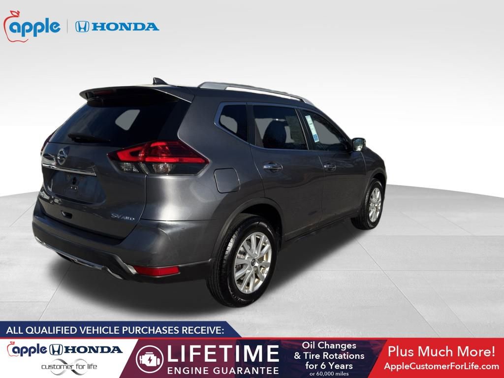 Used 2017 Nissan Rogue SV w/ SV Premium Package image 5