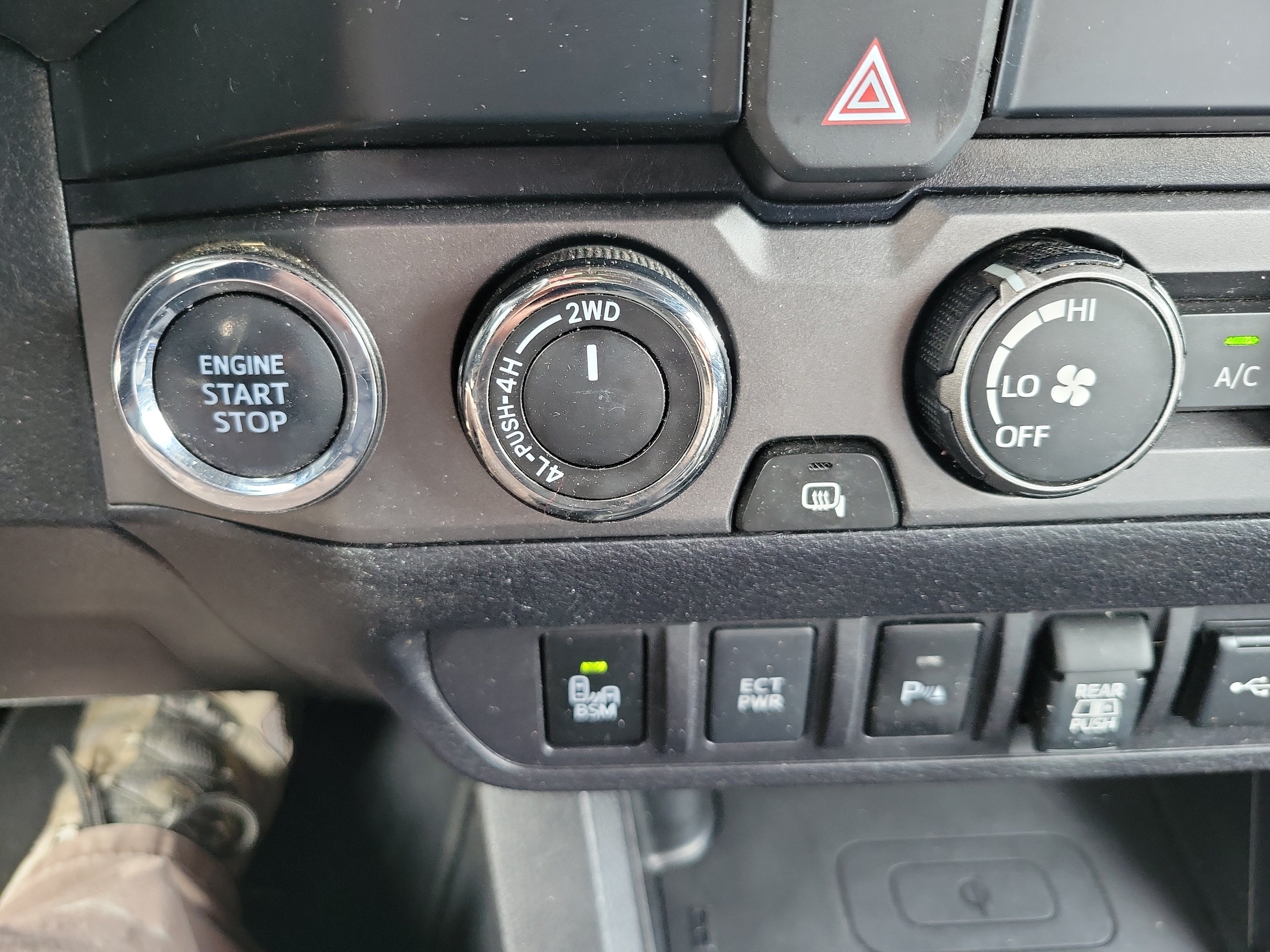 Used 2020 Toyota Tacoma TRD Off-Road w/ Technology Package AWD/4WD image 29