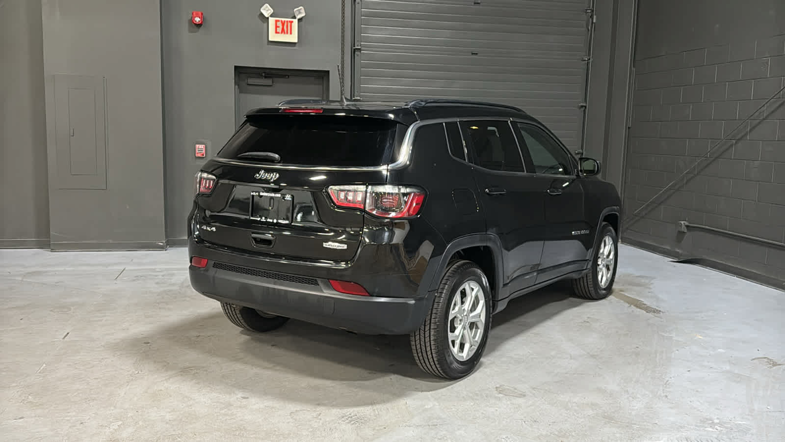 Certified 2024 Jeep Compass Latitude AWD/4WD image 5