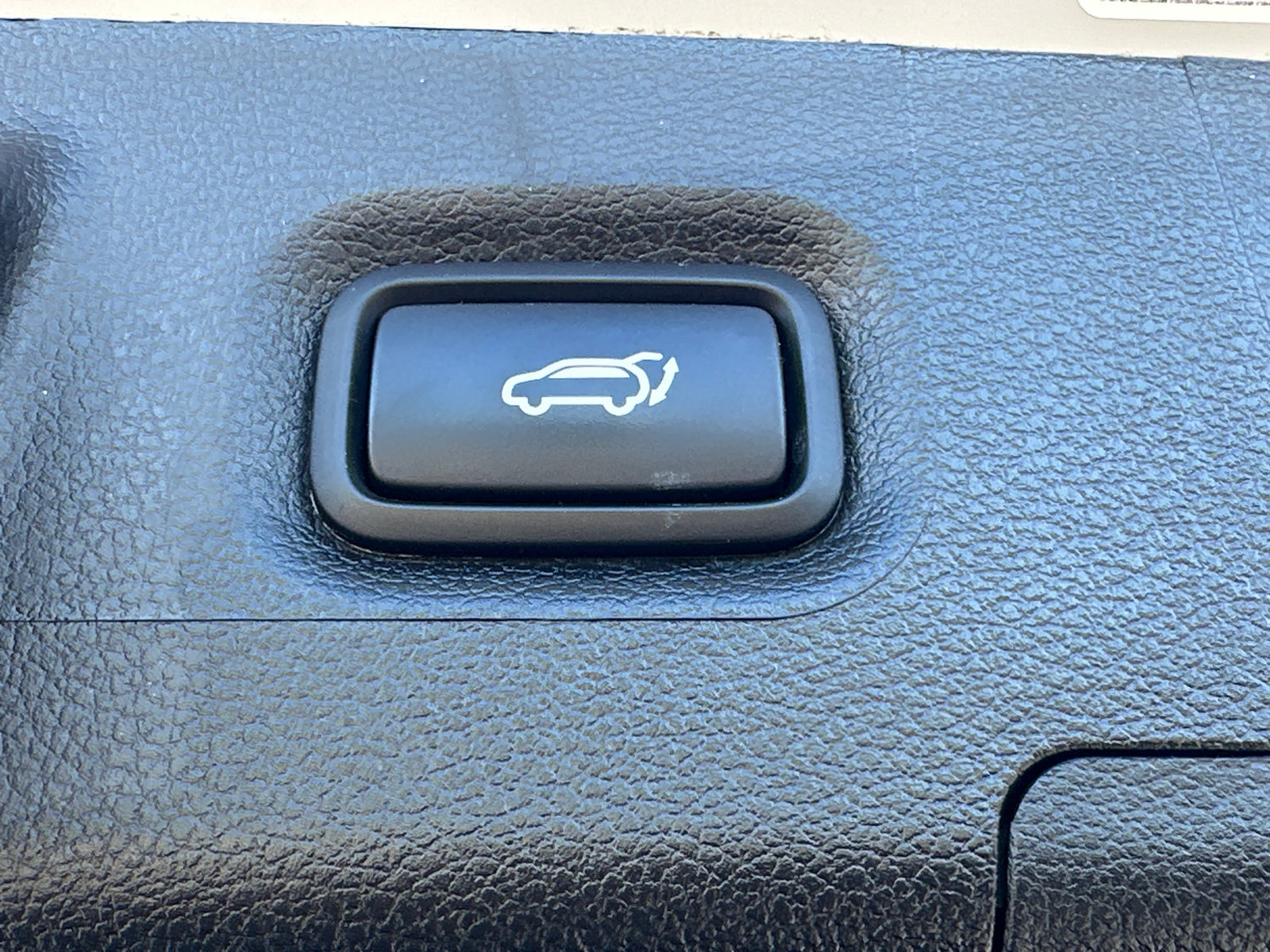 Used 2021 Hyundai Santa Fe Limited FWD image 17