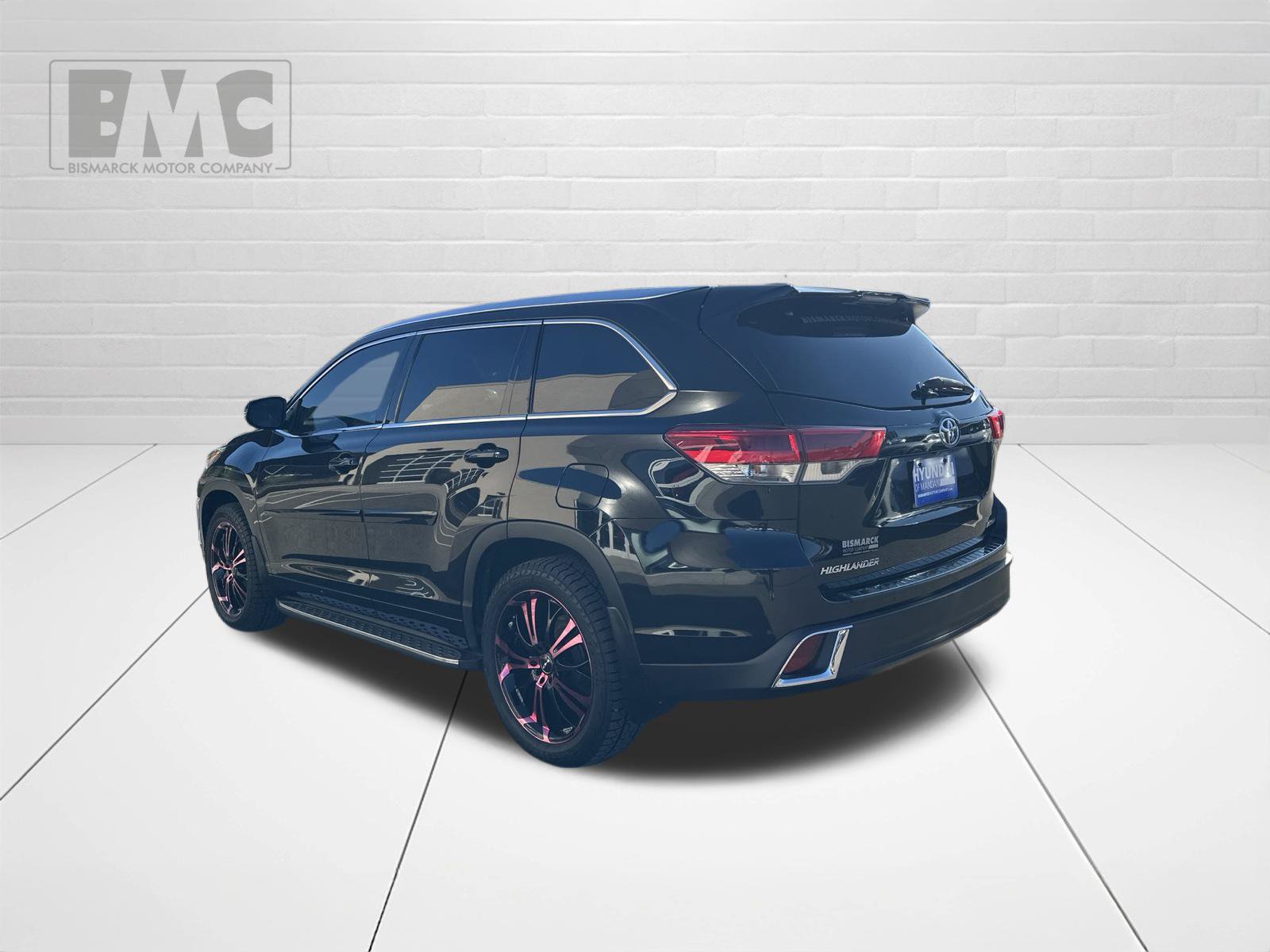 Used 2017 Toyota Highlander Limited Platinum FWD image 4