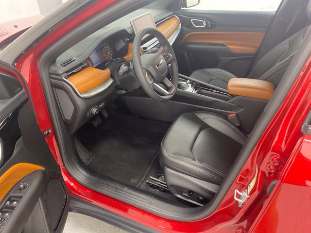 Used 2025 Jeep Compass Limited AWD/4WD image 36