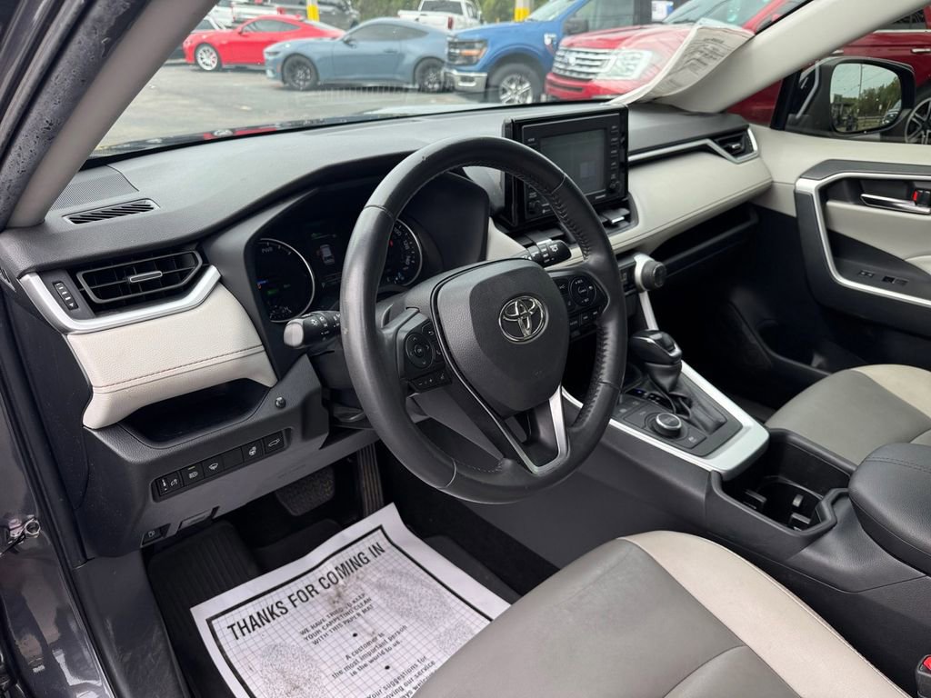 Used 2022 Toyota RAV4 XLE Premium image 33