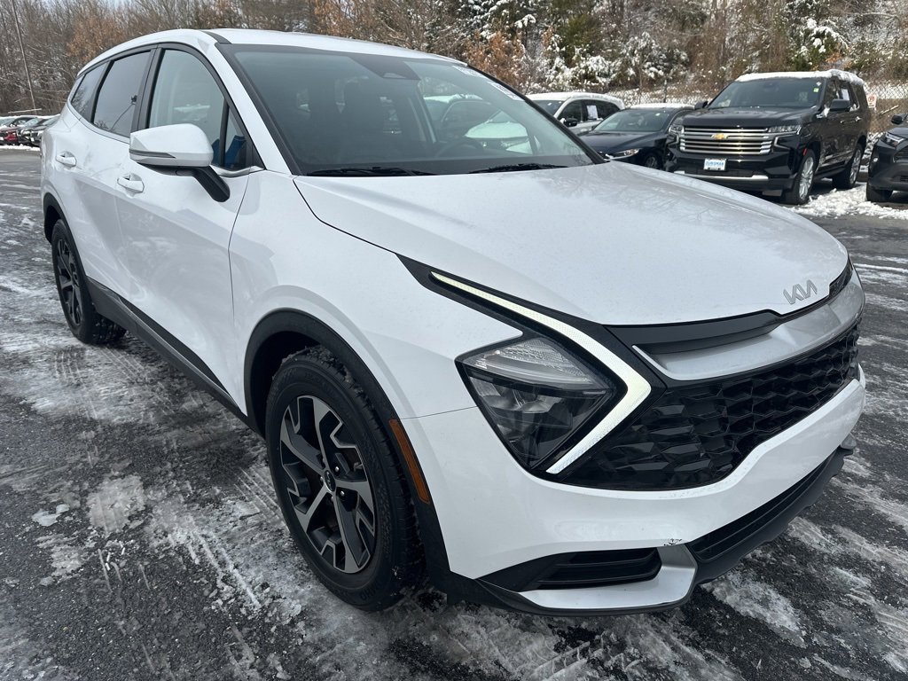 Used 2023 Kia Sportage EX image 3