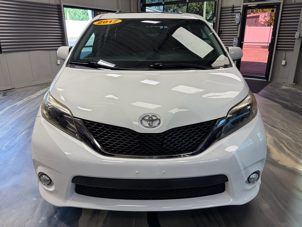 Used 2017 Toyota Sienna SE FWD image 39