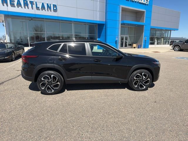 Used 2024 Chevrolet Trax RS FWD image 9