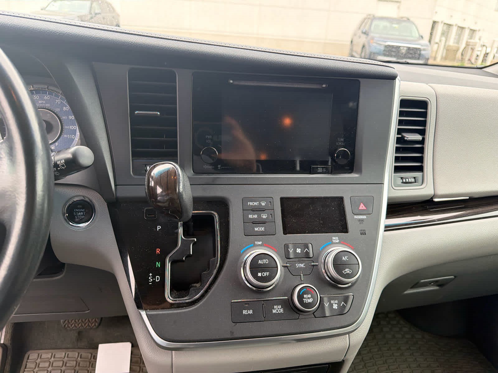Used 2015 Toyota Sienna XLE Premium AWD/4WD image 25