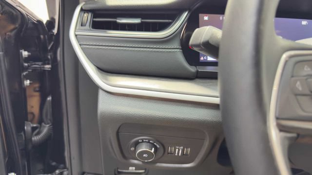 Used 2022 Jeep Grand Cherokee L Limited RWD image 26