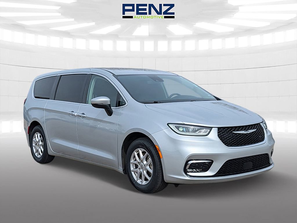 Used 2023 Chrysler Pacifica Touring-L