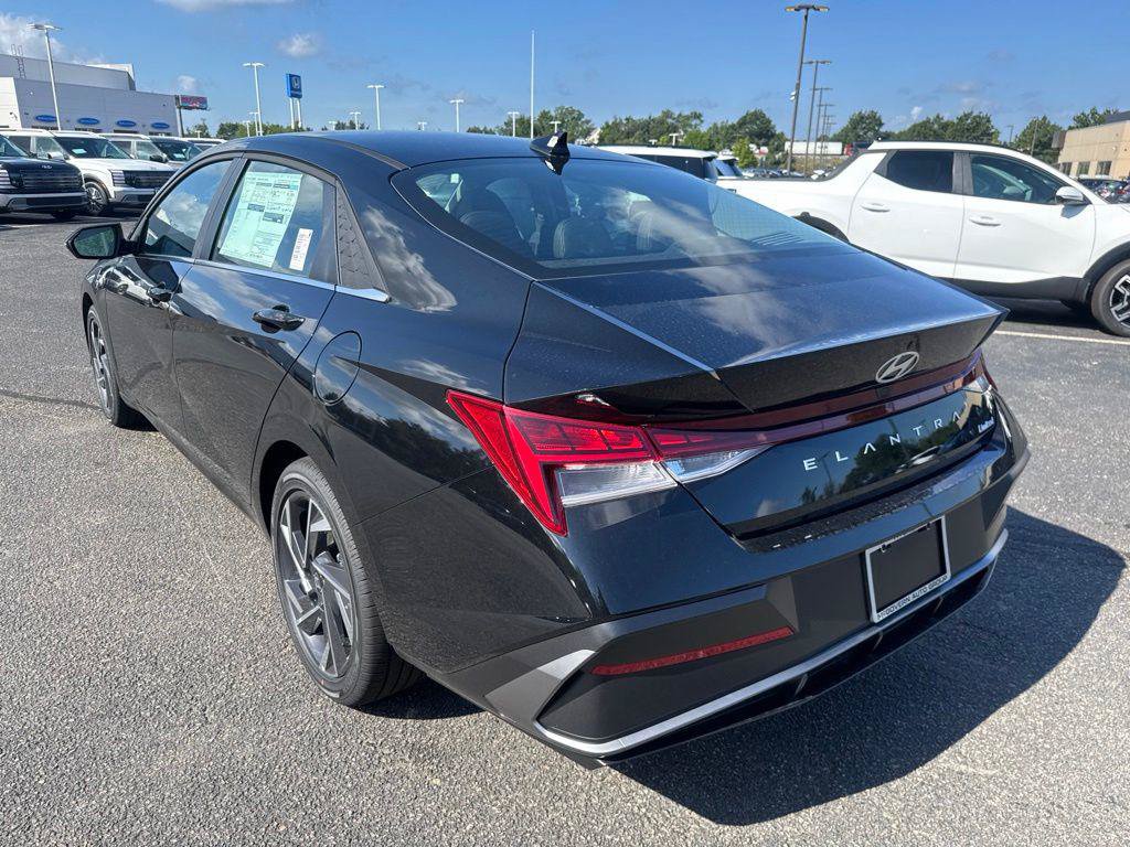New 2026 Hyundai Elantra Limited FWD image 4