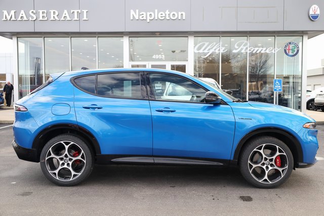New 2025 Alfa Romeo Tonale w/ Premium Package AWD/4WD image 4