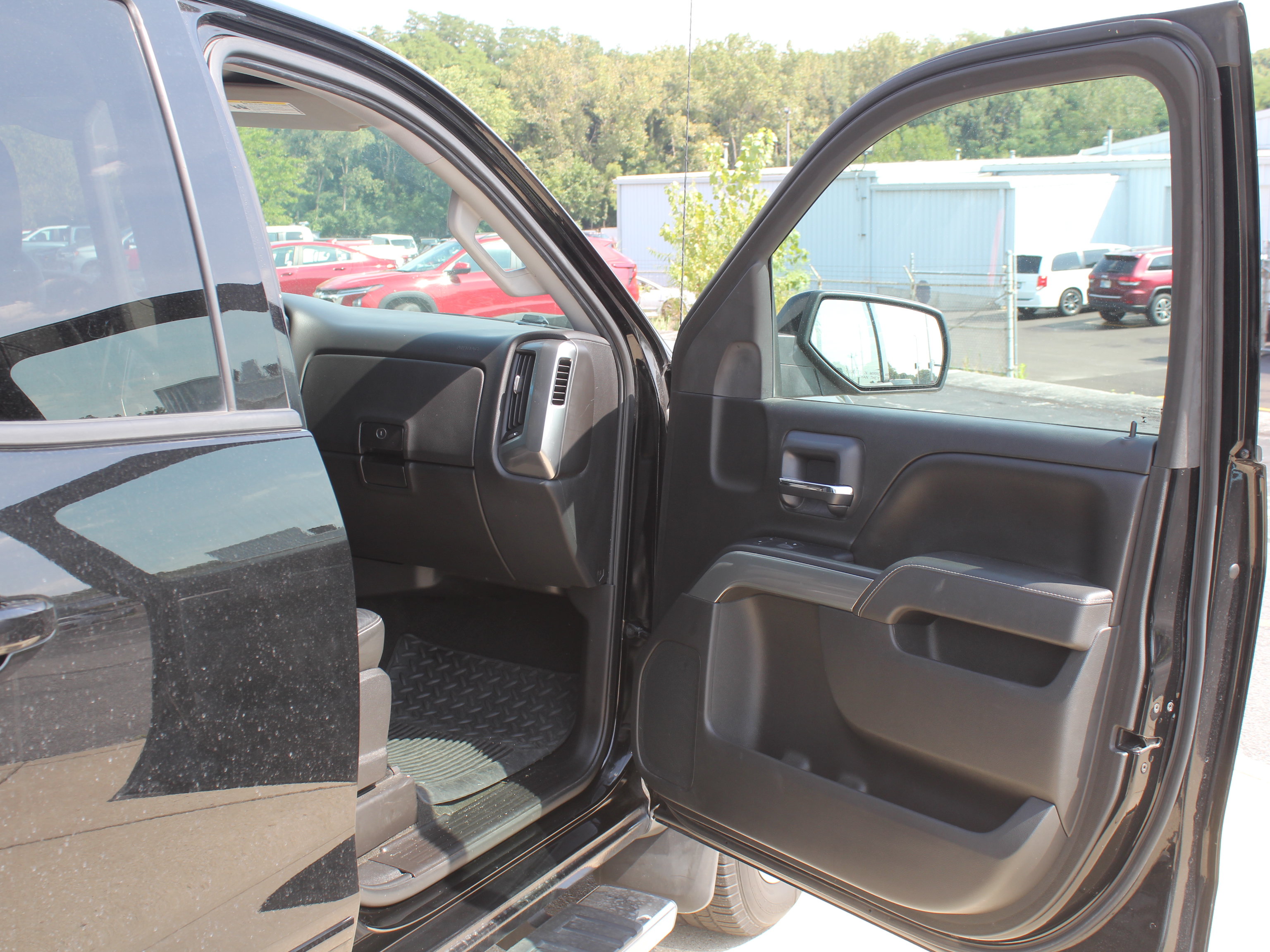 Used 2015 Chevrolet Silverado 1500 LT w/ LT Convenience Package AWD/4WD image 27
