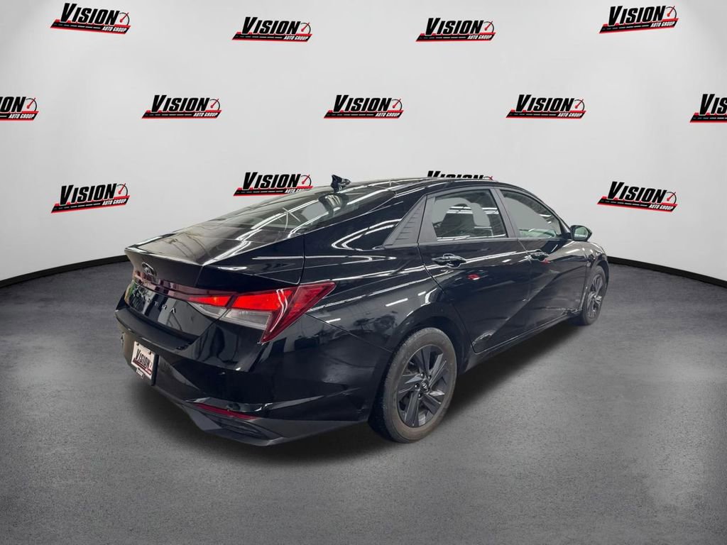Used 2022 Hyundai Elantra SEL w/ Preferred Accessory Package image 5