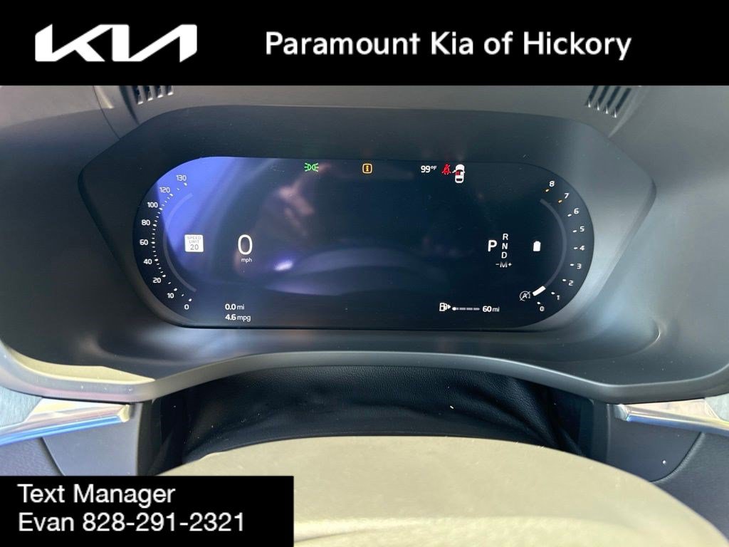 Used 2025 Volvo XC60 B5 Plus AWD/4WD image 31