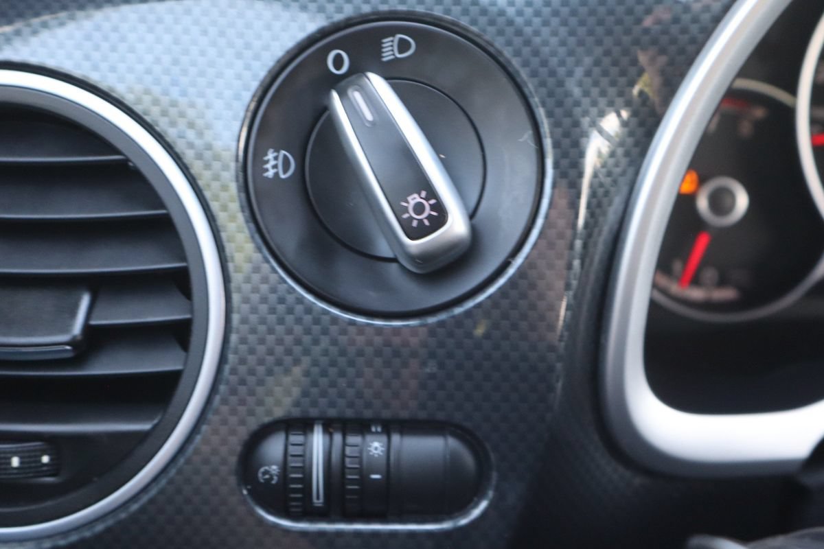 Used 2013 Volkswagen Beetle 2.0T FWD image 26