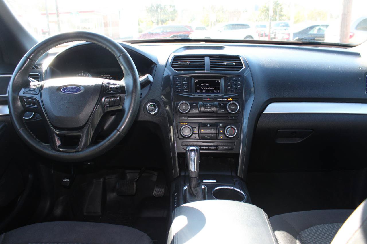 Used 2017 Ford Explorer XLT AWD/4WD image 10