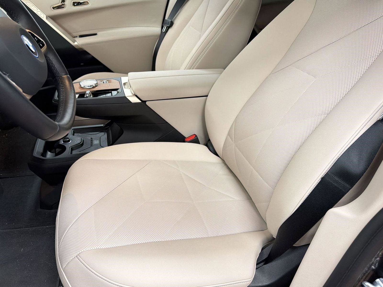 Certified 2023 BMW iX xDrive50 w/ Premium Package image 5