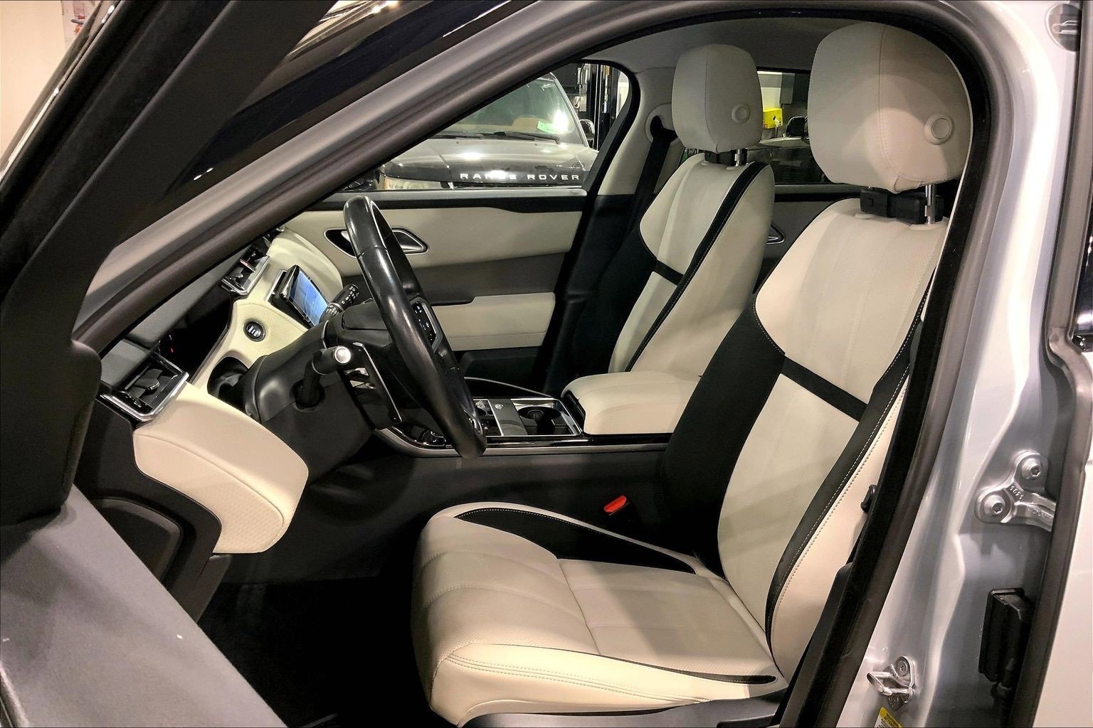 Used 2023 Land Rover Range Rover Velar S image 7