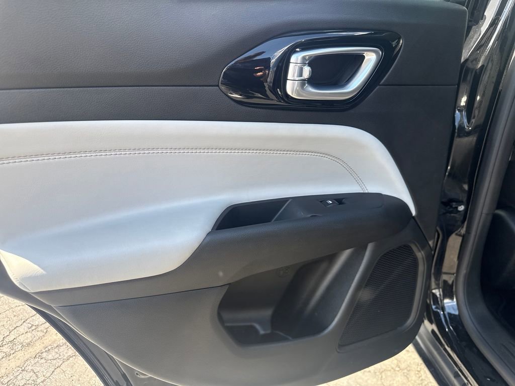 Used 2022 Jeep Compass Limited image 29