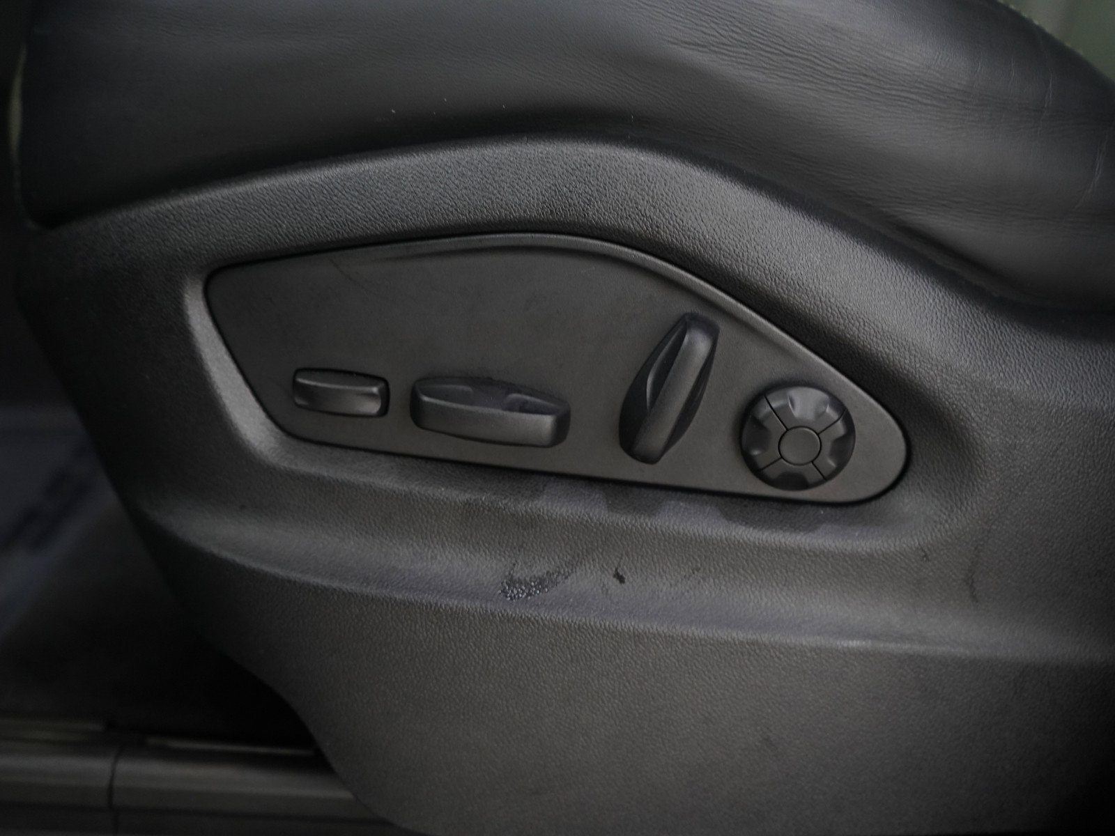 Used 2024 Porsche Cayenne Coupe AWD/4WD image 29