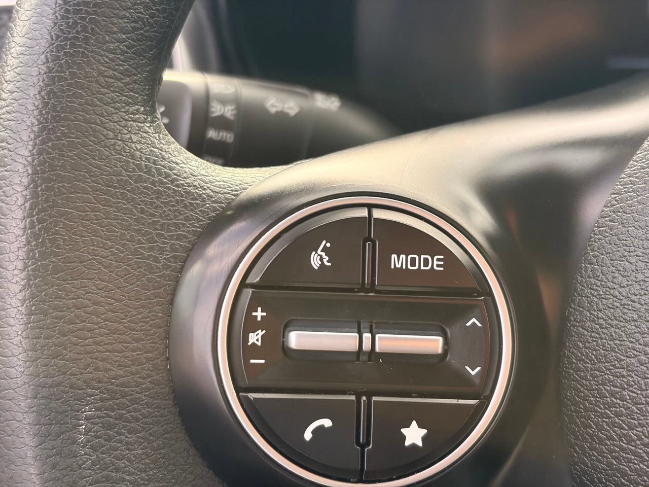 Used 2023 Kia Soul LX w/ LX Technology Package FWD image 29