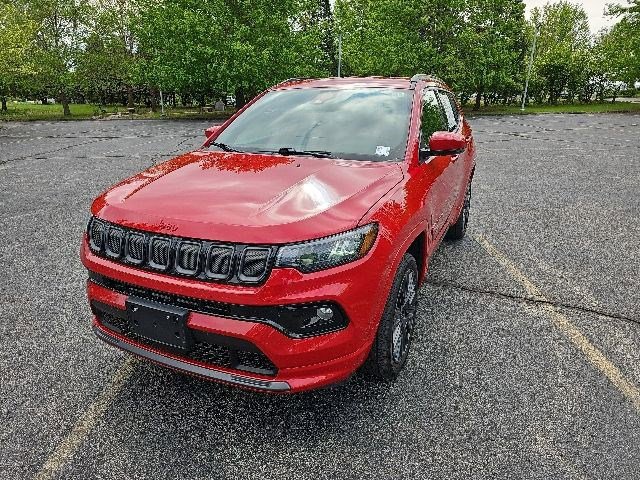 Used 2022 Jeep Compass Limited AWD/4WD image 2