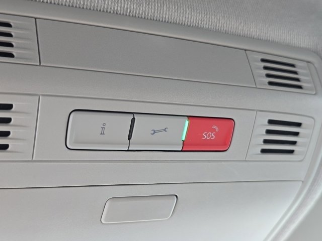 Used 2022 Volkswagen Tiguan S image 7