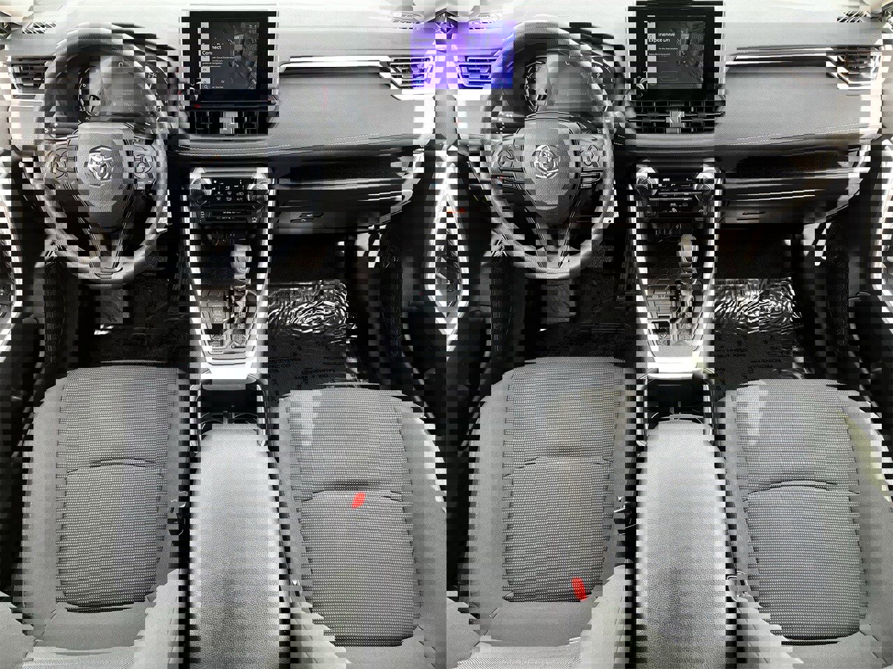 Used 2024 Toyota RAV4 LE image 9