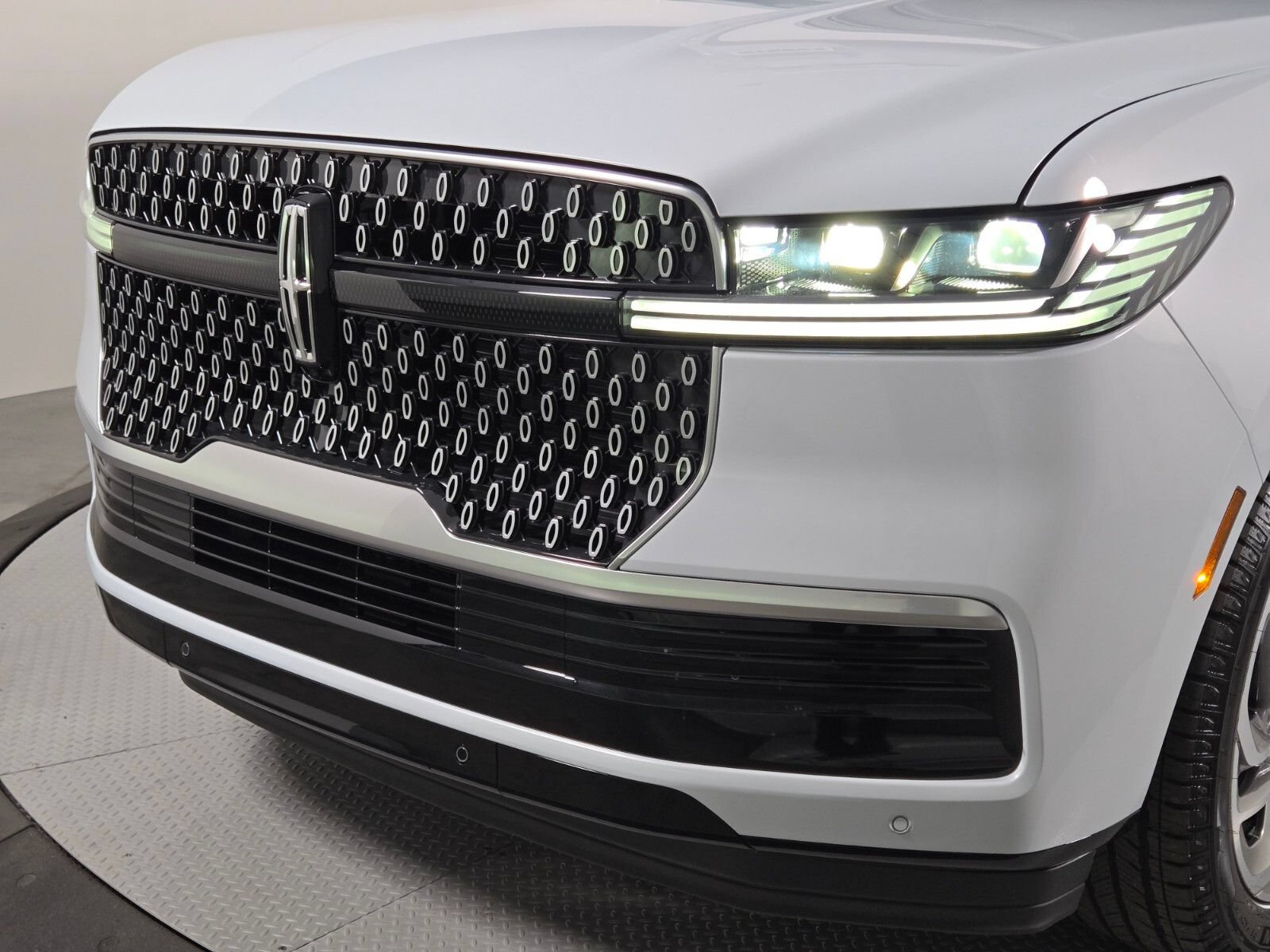 New 2026 Lincoln Navigator L Reserve AWD/4WD image 10