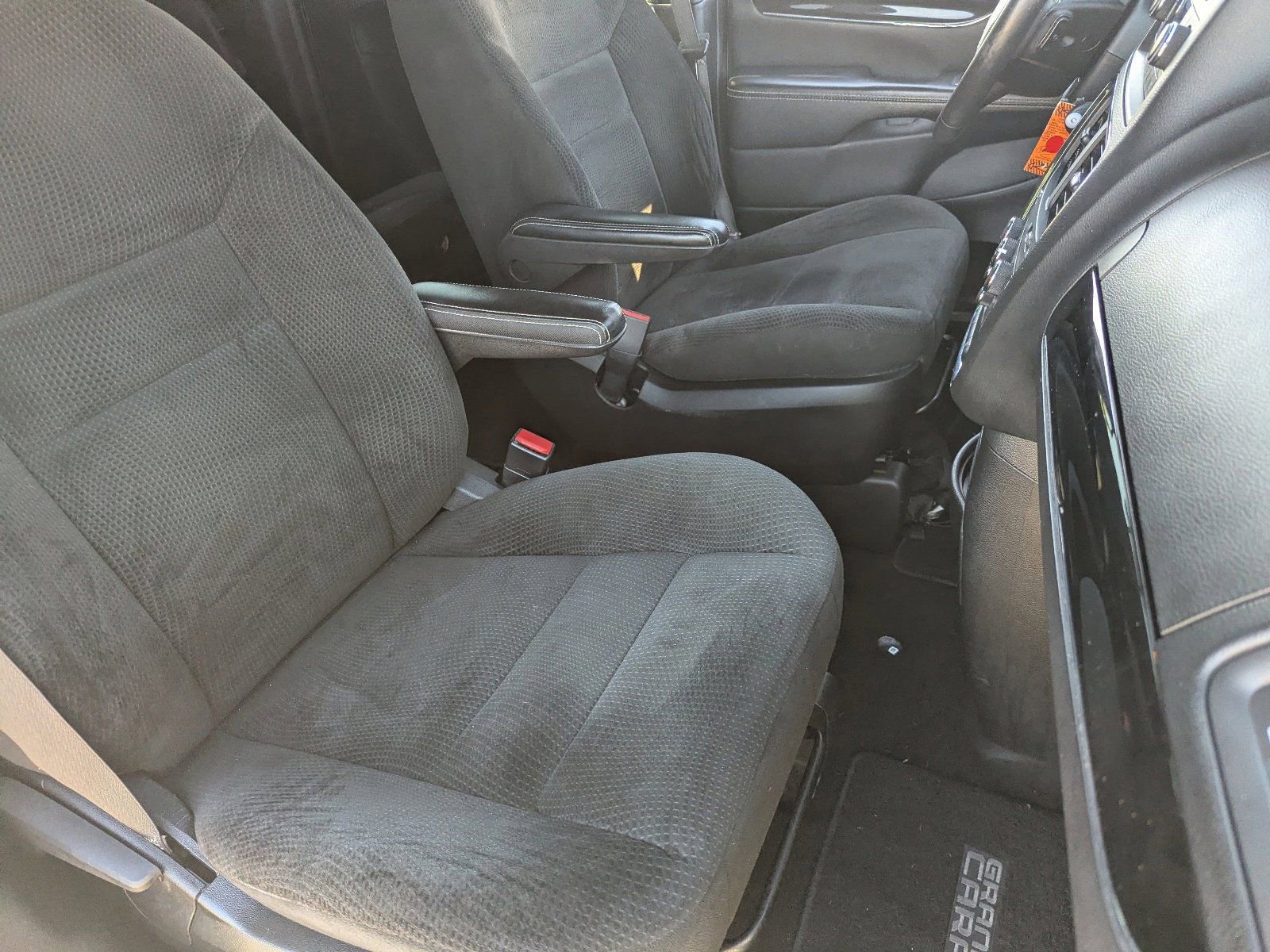 Used 2016 Dodge Grand Caravan SE FWD image 11