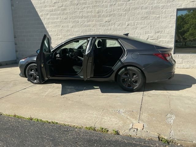 Used 2022 Hyundai Elantra SEL w/ Cargo Package FWD image 12