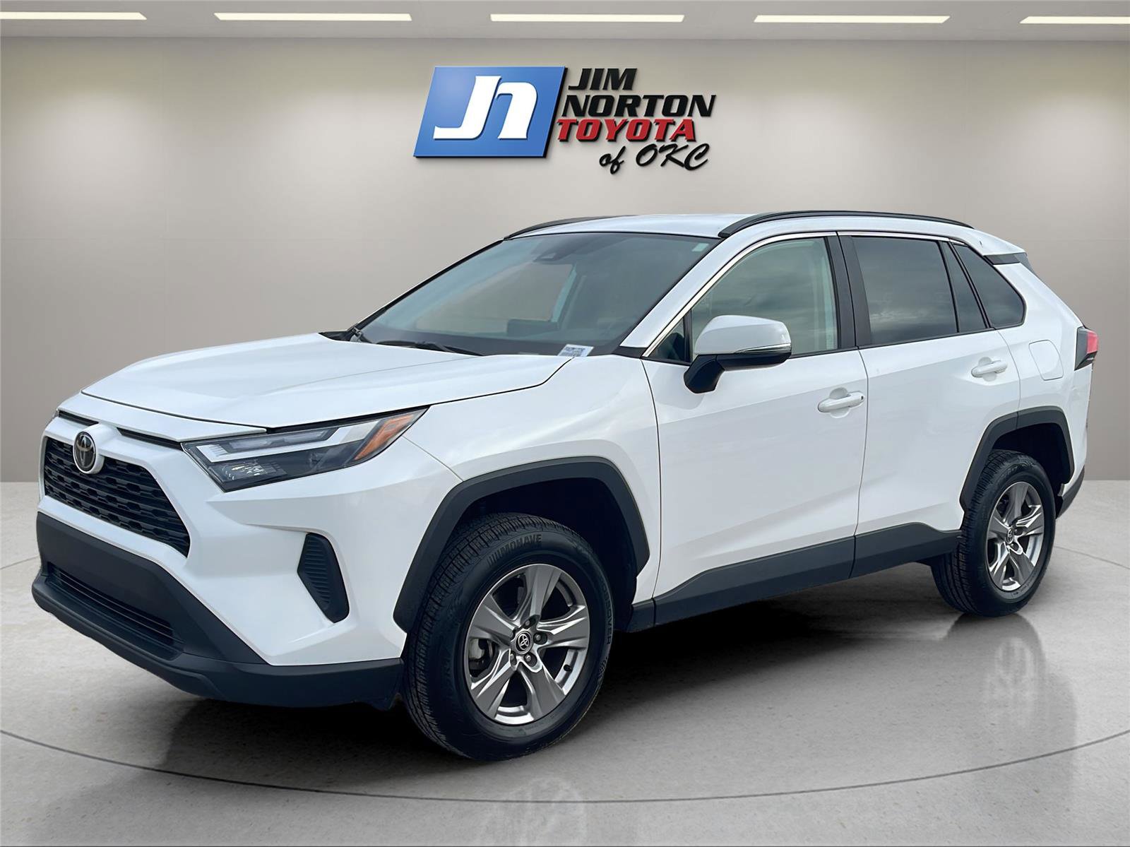 Used 2023 Toyota RAV4 XLE image 1