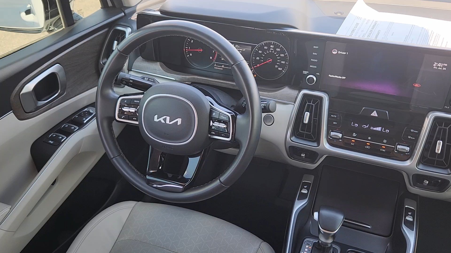Used 2022 Kia Sorento S w/ Panoramic Sunroof Package AWD/4WD image 5