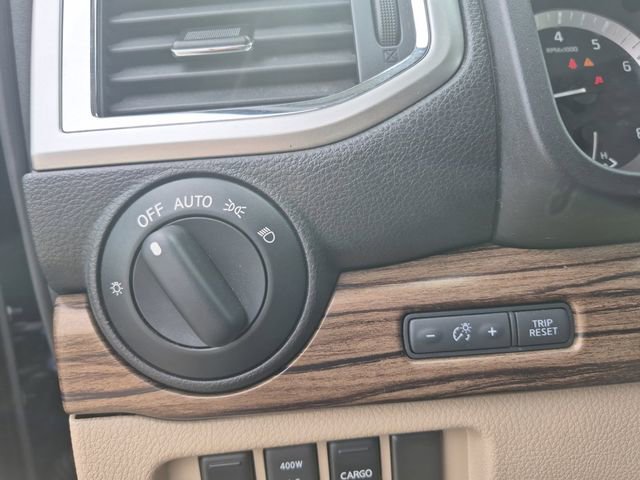 Used 2017 Nissan Titan SL image 25