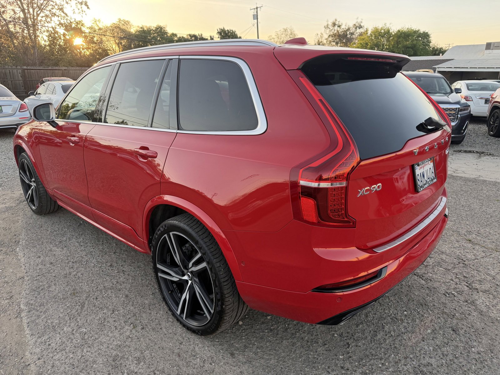 Used 2017 Volvo XC90 T6 R-Design w/ Vision Package image 5