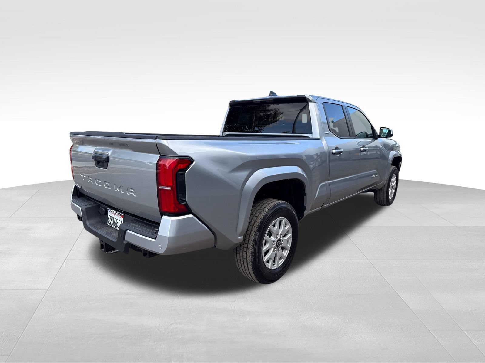 Used 2024 Toyota Tacoma SR5 AWD/4WD image 5