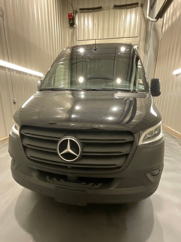 Used 2024 Mercedes-Benz Sprinter 2500 image 2