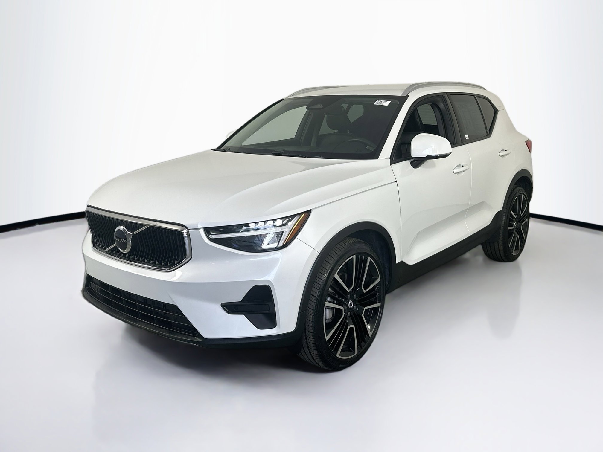 Used 2023 Volvo XC40 B4 Core w/ Convenience Package