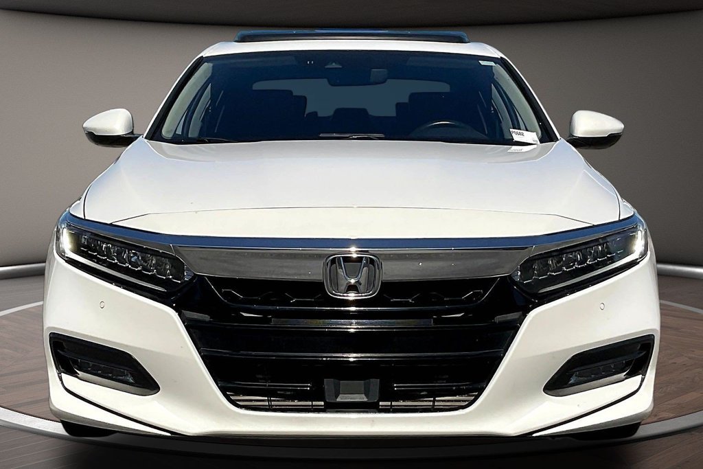Used 2018 Honda Accord Touring image 2