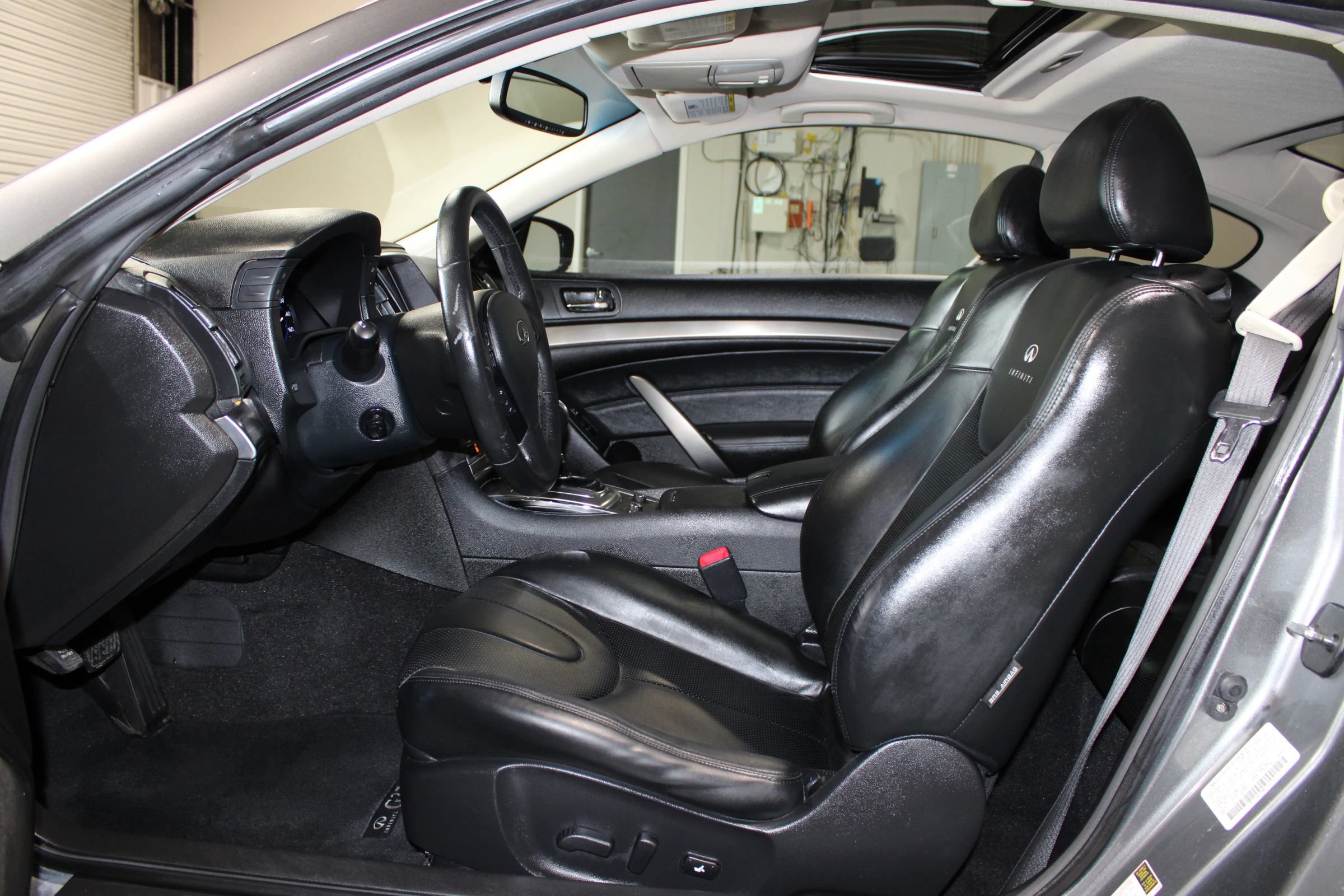 Used 2011 INFINITI G37 Journey w/ Premium Pkg RWD image 8