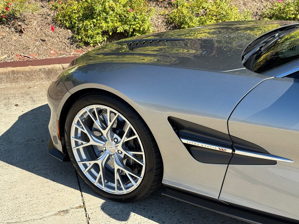 Used 2025 Aston Martin Vanquish image 9