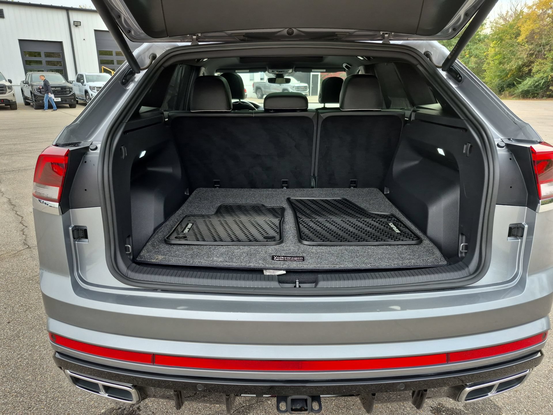 Used 2024 Volkswagen Atlas Cross Sport SEL Premium R-Line AWD/4WD image 29