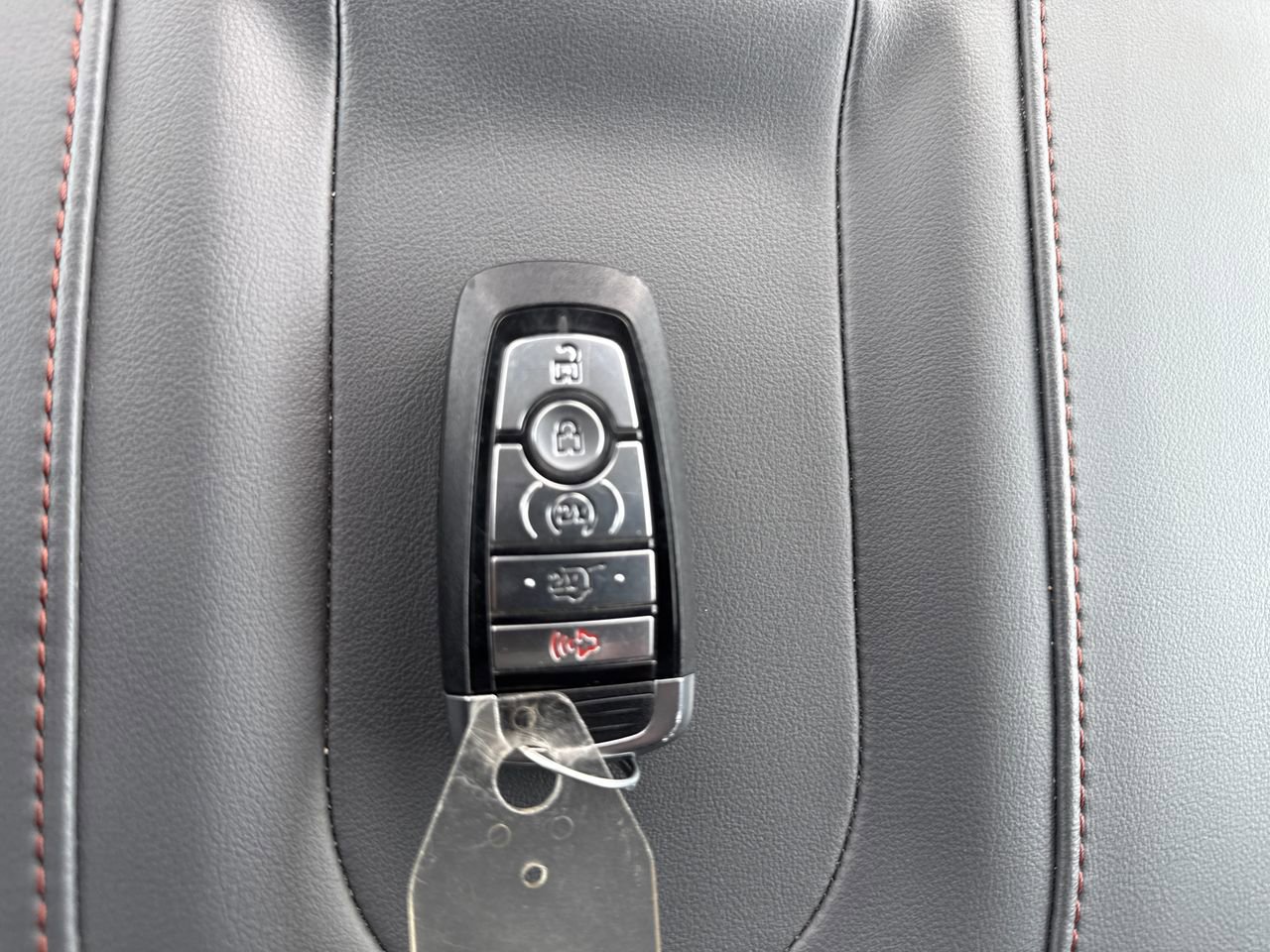 Used 2025 Ford Expedition Active image 26