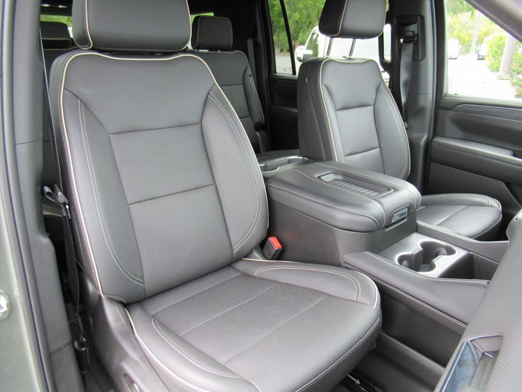 Used 2024 GMC Yukon XL SLT w/ SLT Premium Package image 9