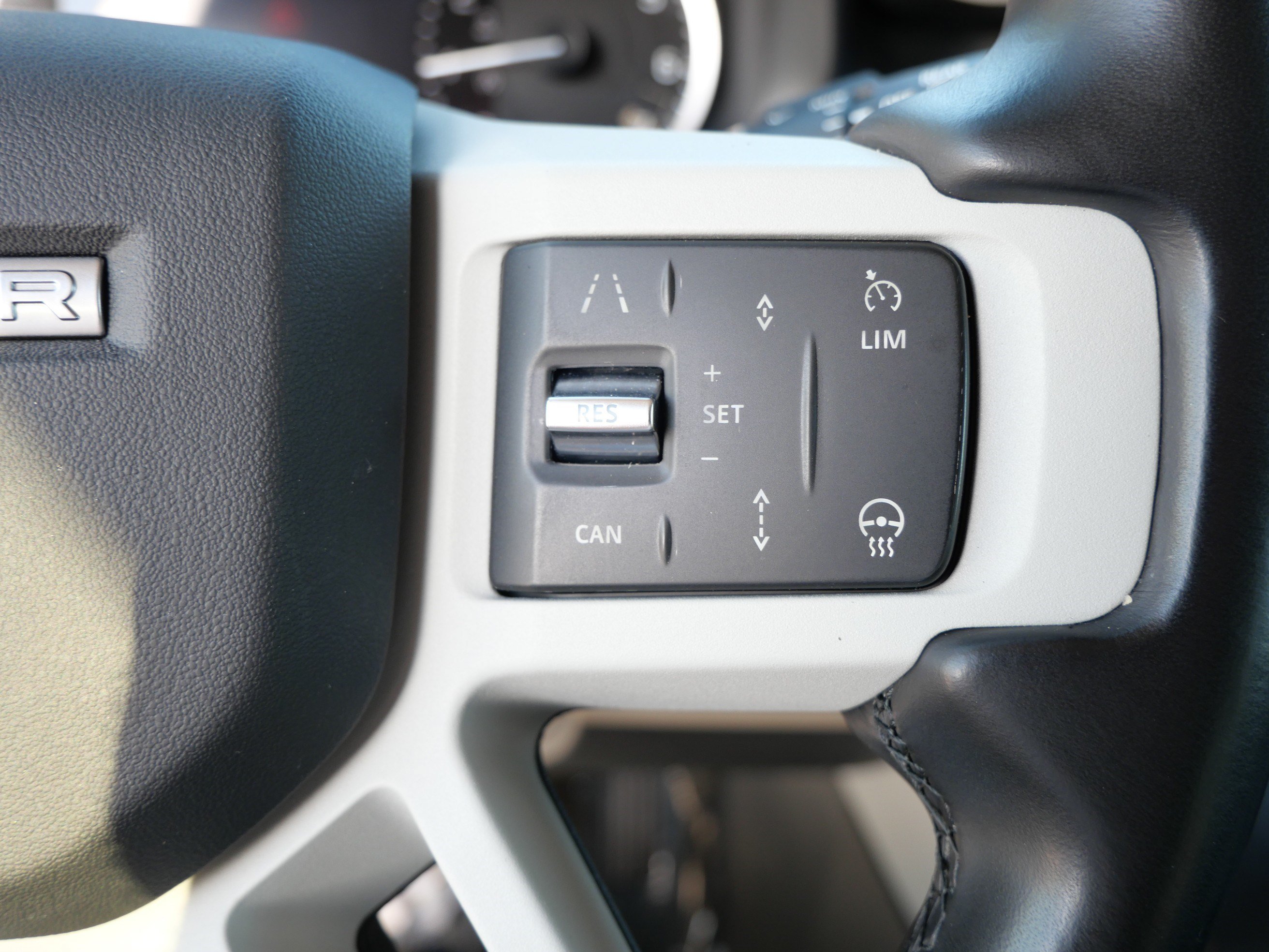 Used 2023 Land Rover Defender 130 SE AWD/4WD image 29