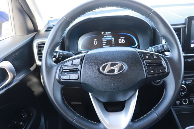 Used 2025 Hyundai Venue SEL image 17