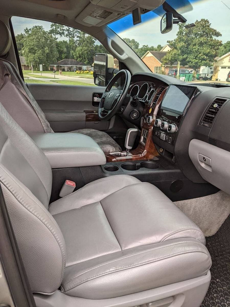 Used 2008 Toyota Sequoia Limited w/ Cold Area Pkg AWD/4WD image 11
