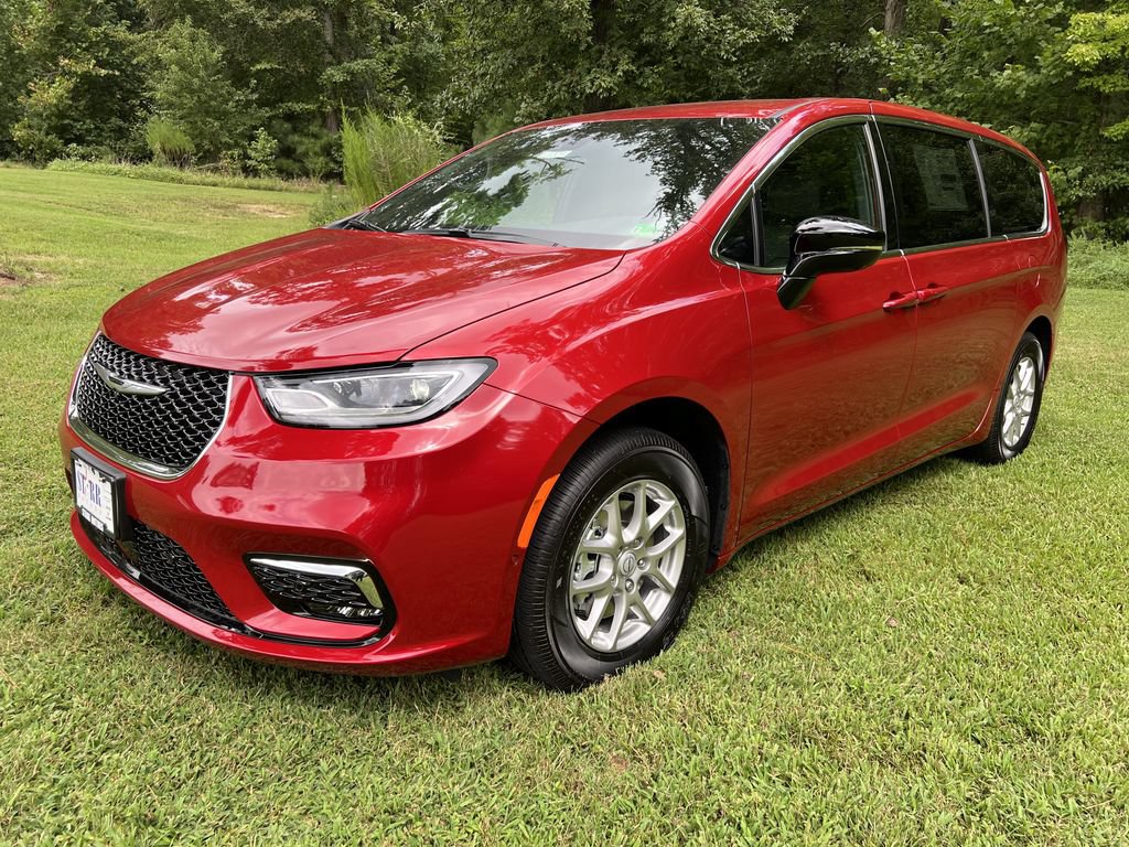 New 2026 Chrysler Pacifica Select FWD image 7
